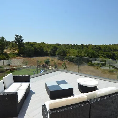 Exquisite Secluded With Pool - Four Bedroom With Pool Вилла