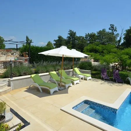 Вилла Exquisite Secluded With Pool - Four Bedroom With Pool *