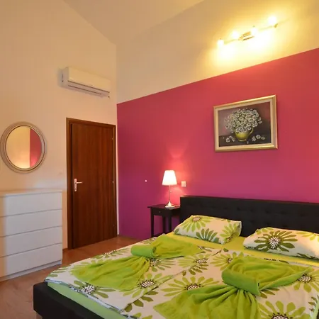 Вилла Exquisite Secluded With Pool - Four Bedroom With Pool *