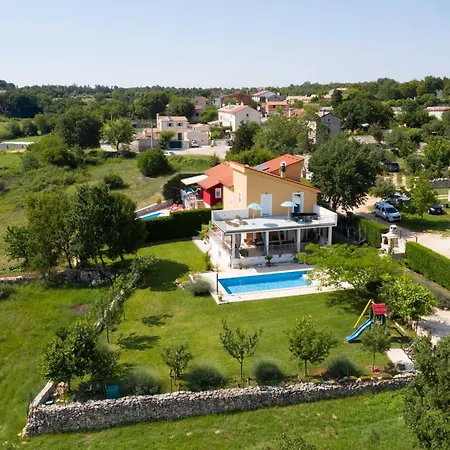 Exquisite Secluded With Pool - Four Bedroom With Pool Канфанар