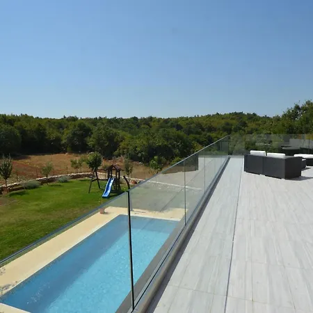 Exquisite Secluded With Pool - Four Bedroom With Pool Вилла