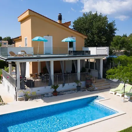 Вилла Exquisite Secluded With Pool - Four Bedroom With Pool