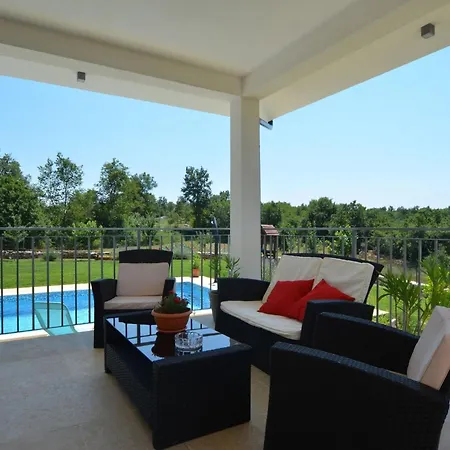 Exquisite Secluded With Pool - Four Bedroom With Pool * Канфанар