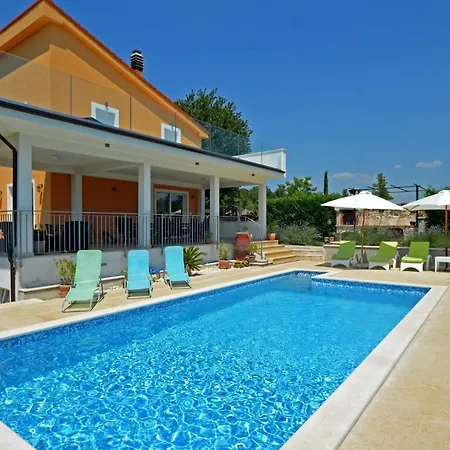 Вилла Exquisite Secluded With Pool - Four Bedroom With Pool *