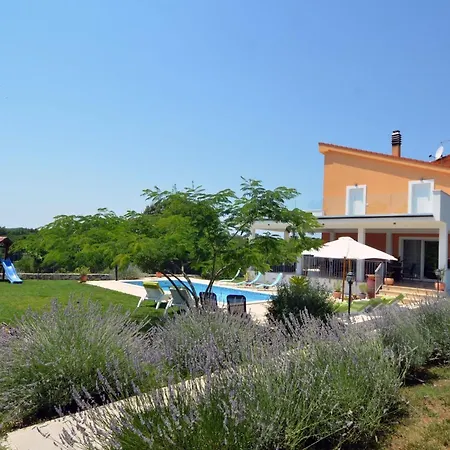 Exquisite Secluded With Pool - Four Bedroom With Pool