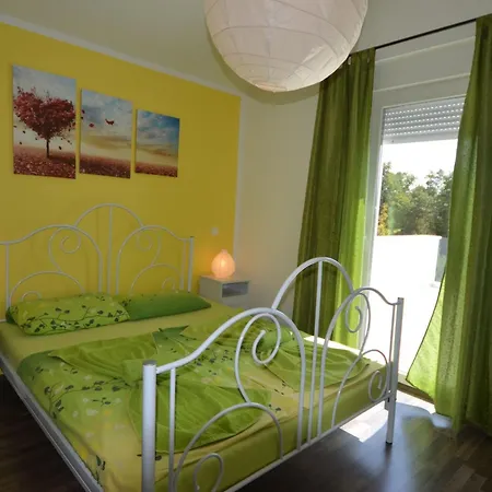 Exquisite Secluded With Pool - Four Bedroom With Pool *
