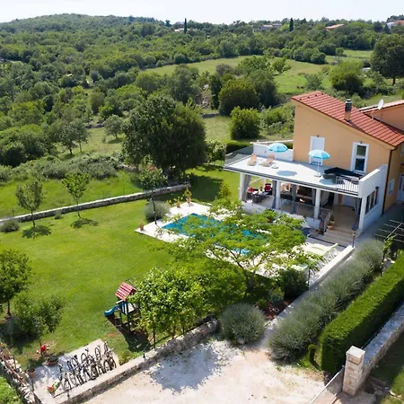 Exquisite Secluded With Pool - Four Bedroom With Pool Канфанар