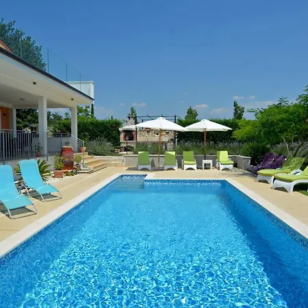 Вилла Exquisite Secluded With Pool - Four Bedroom With Pool *