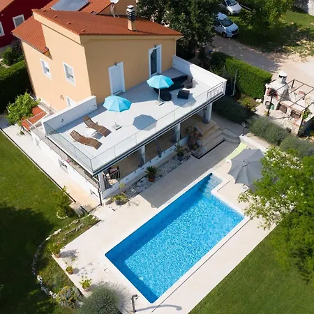 Exquisite Secluded With Pool - Four Bedroom With Pool Вилла *