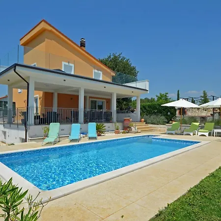 Exquisite Secluded With Pool - Four Bedroom With Pool * Канфанар