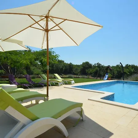 Exquisite Secluded With Pool - Four Bedroom With Pool Канфанар