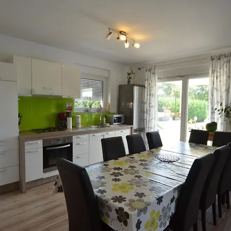 Exquisite Secluded With Pool - Four Bedroom With Pool Вилла *
